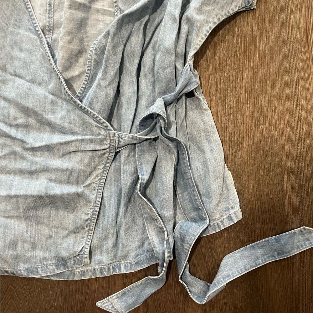 NWOT Eddie Bauer Womens Woven Light Blue Wrap Blouse Size S - Picture 3 of 4
